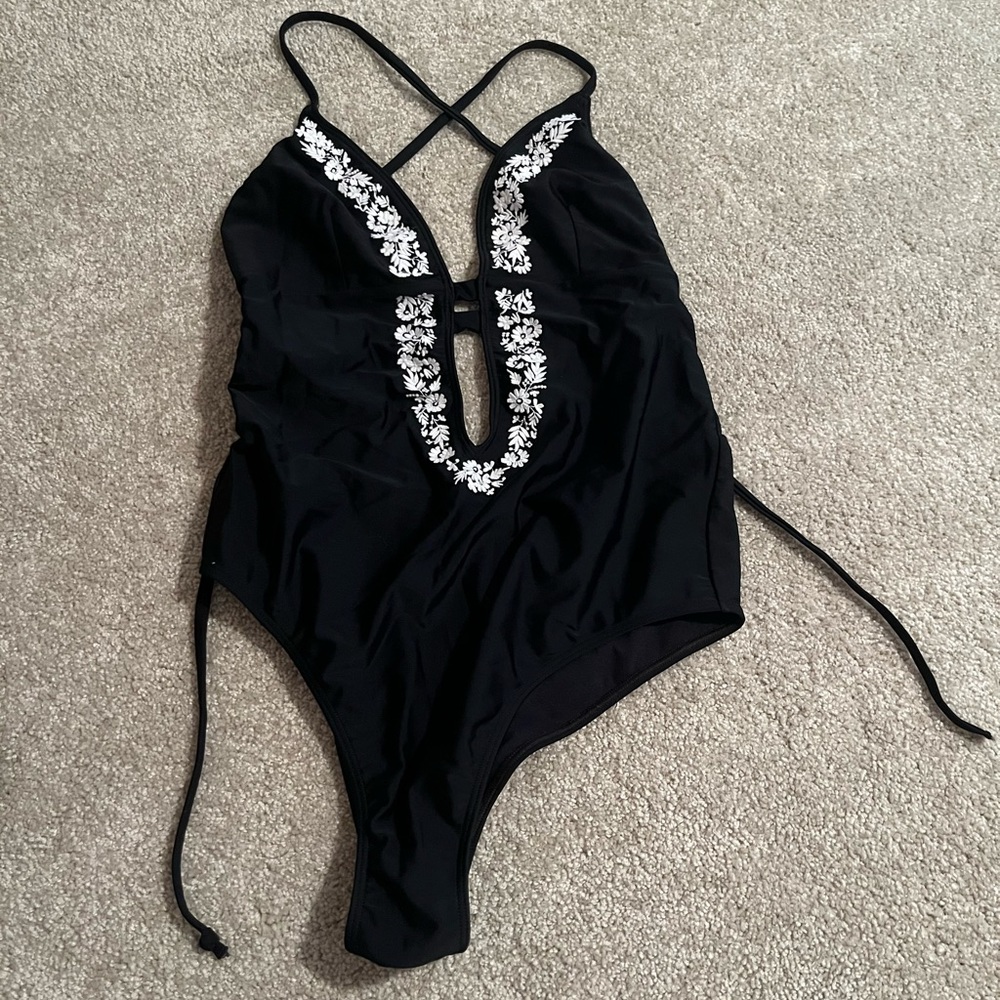 Black Abercrombie & Fitch one piece bathing suit